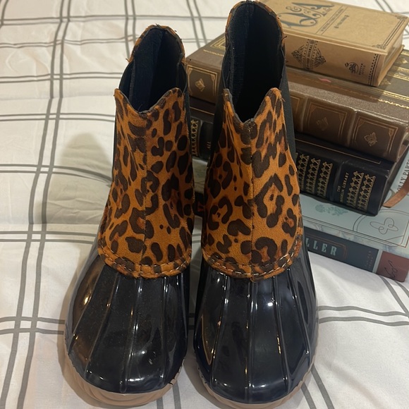 Rubber boot with suede leopard print - Picture 2 of 4